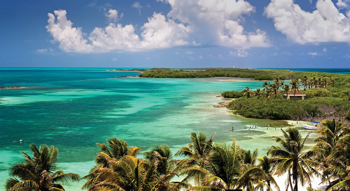 Aguas cristalinas en la Isla Contoy