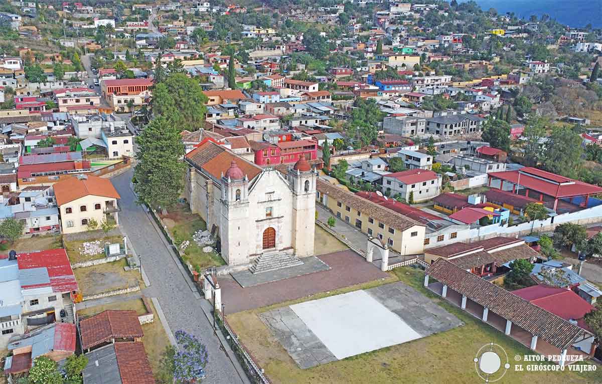 Vista de Capulálpam de Méndez desde el cielo