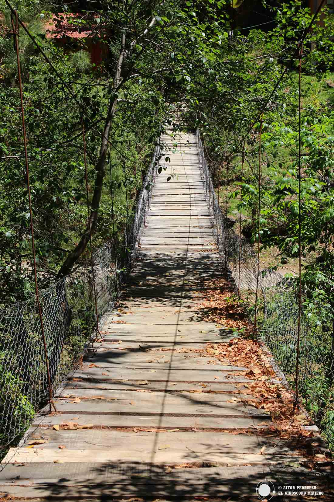 Pasarela sobre el río en el Centro ecoturístico de los Molinos