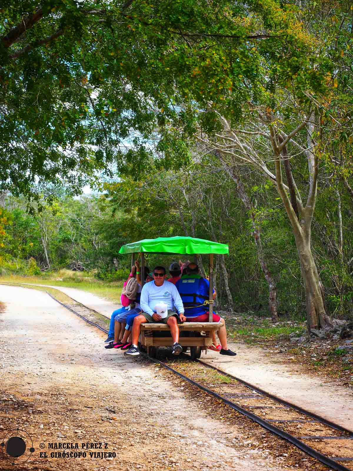 Truck para moverse entre los cenotes Santa Bárbara