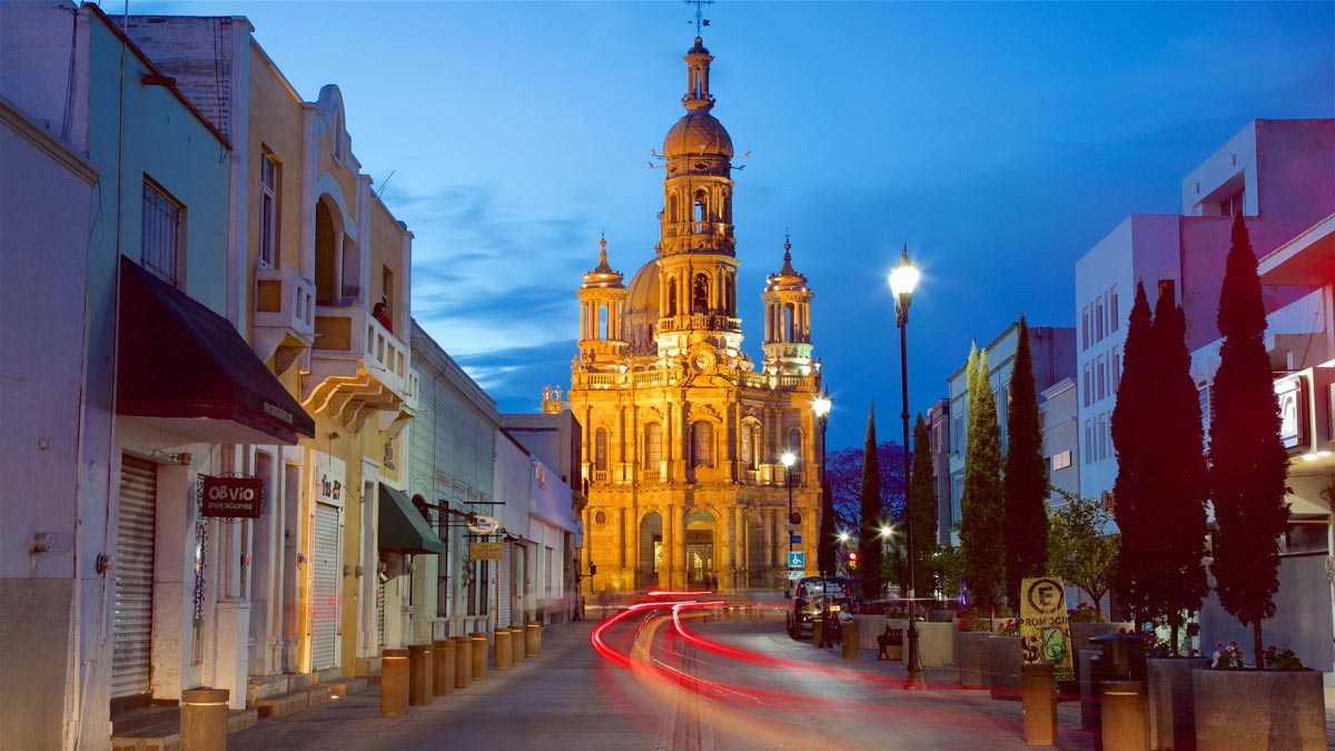 Bonita vista nocturna de la Catedral Basílica de Aguascalientes